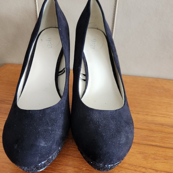 Women's Black Suede Sparkly heels, size 8, GUC - Picture 2 of 4